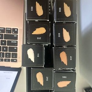 FENTY BEAUTY HYDRATING LONGWEAR FOUNDATION